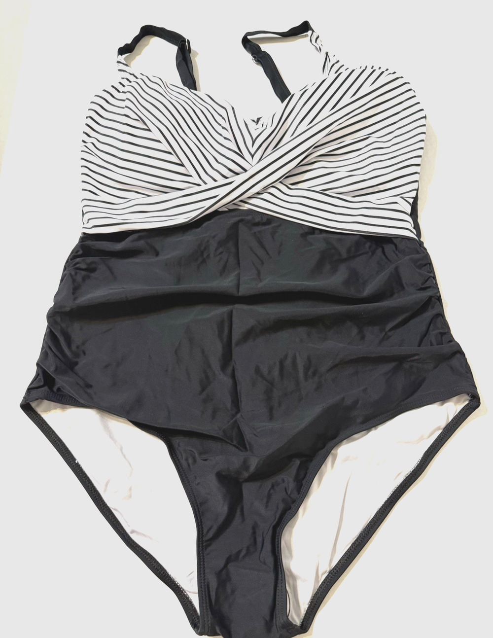 Women Swimsuit Tummy Control One Piece Bathing Suit Size XL Black & White NWOT